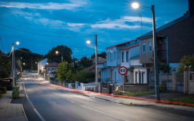 O Concello de Melide substitúe a iluminación en tramos da Avenida de Toques e Friol e na estrada da Coruña para unha mellor eficiencia e seguridade.