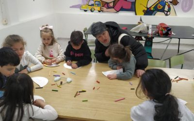 A concelleira de Cultura, Ana Mosteiro, despediu hoxe á rapazada dos Campamentos de Pascua, impulsados polo Concello de Melide